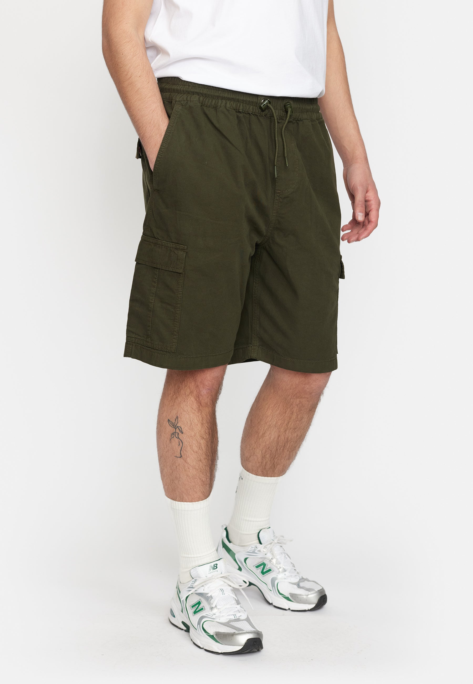 Revolution Loose Cargo Shorts Shorts Army