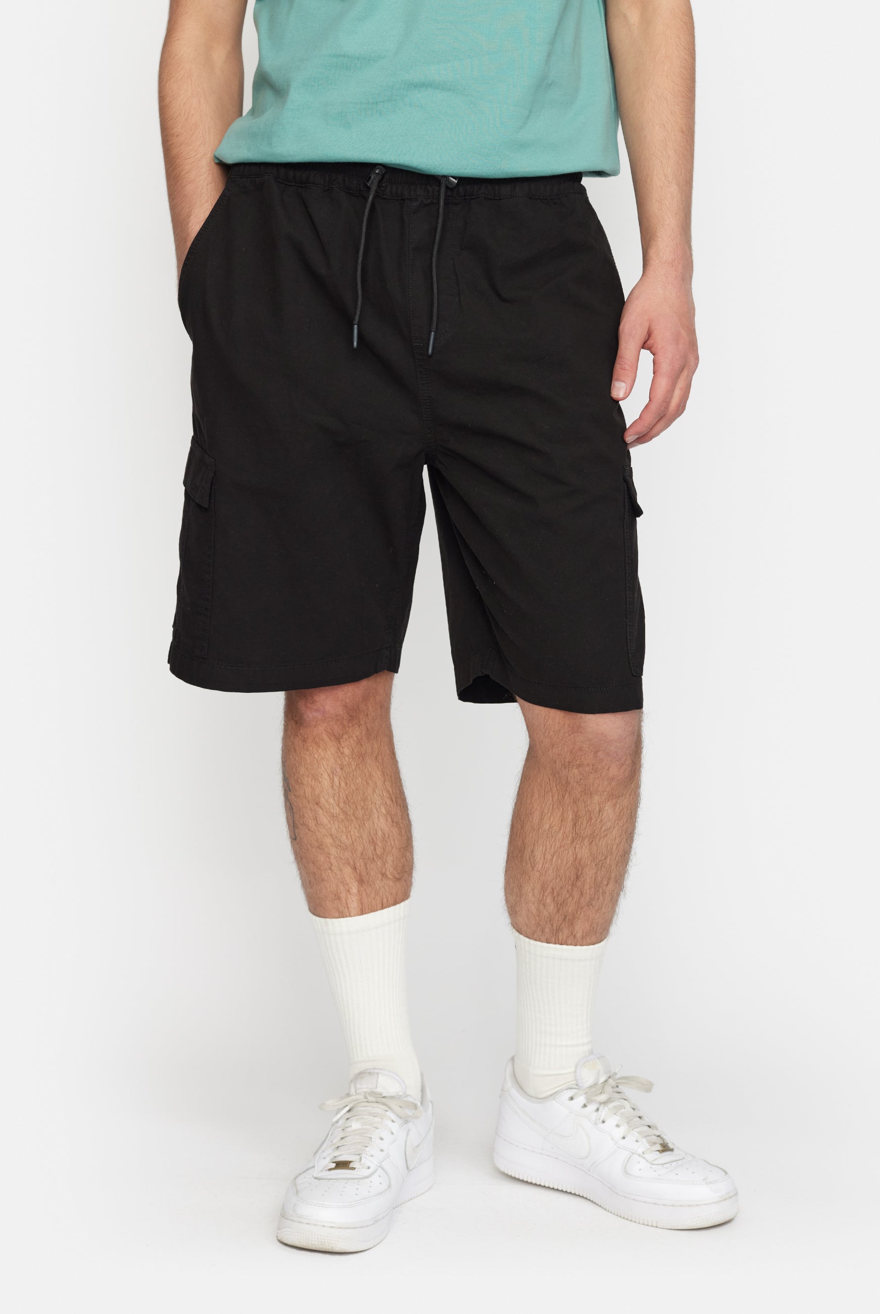Revolution Loose Cargo Shorts Shorts Black
