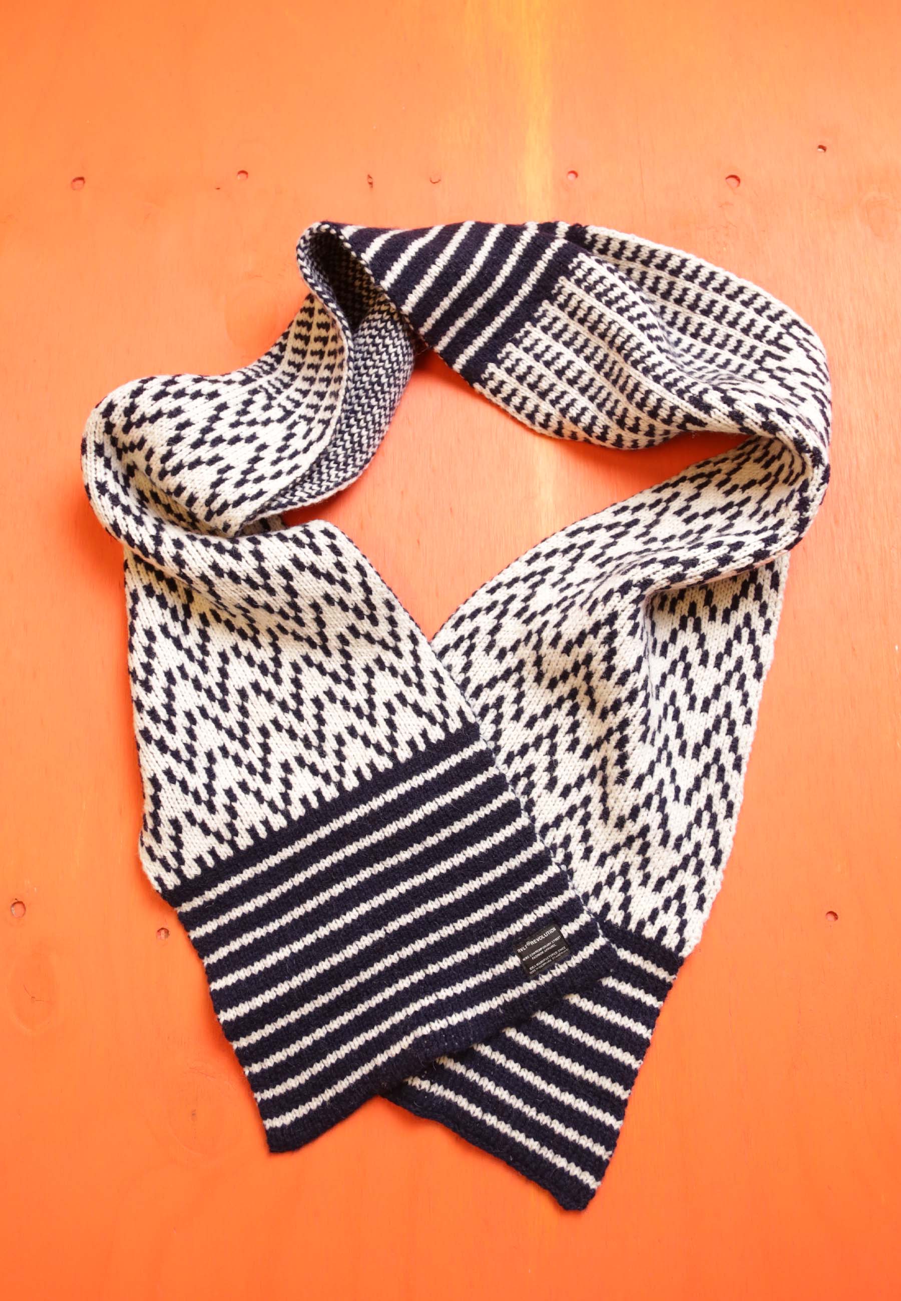 Revolution Scarf Vintaged Navy
