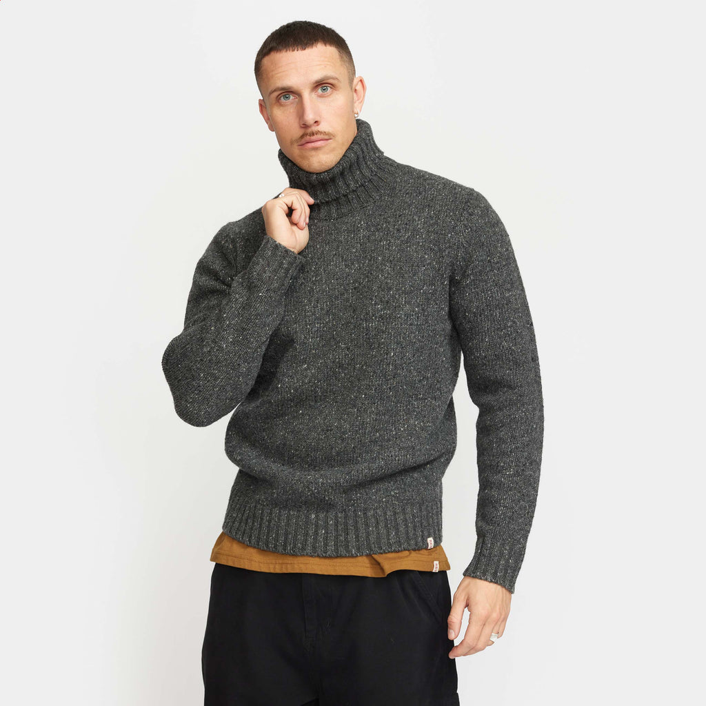 Revolution High-neck Sweather Knitwear Black