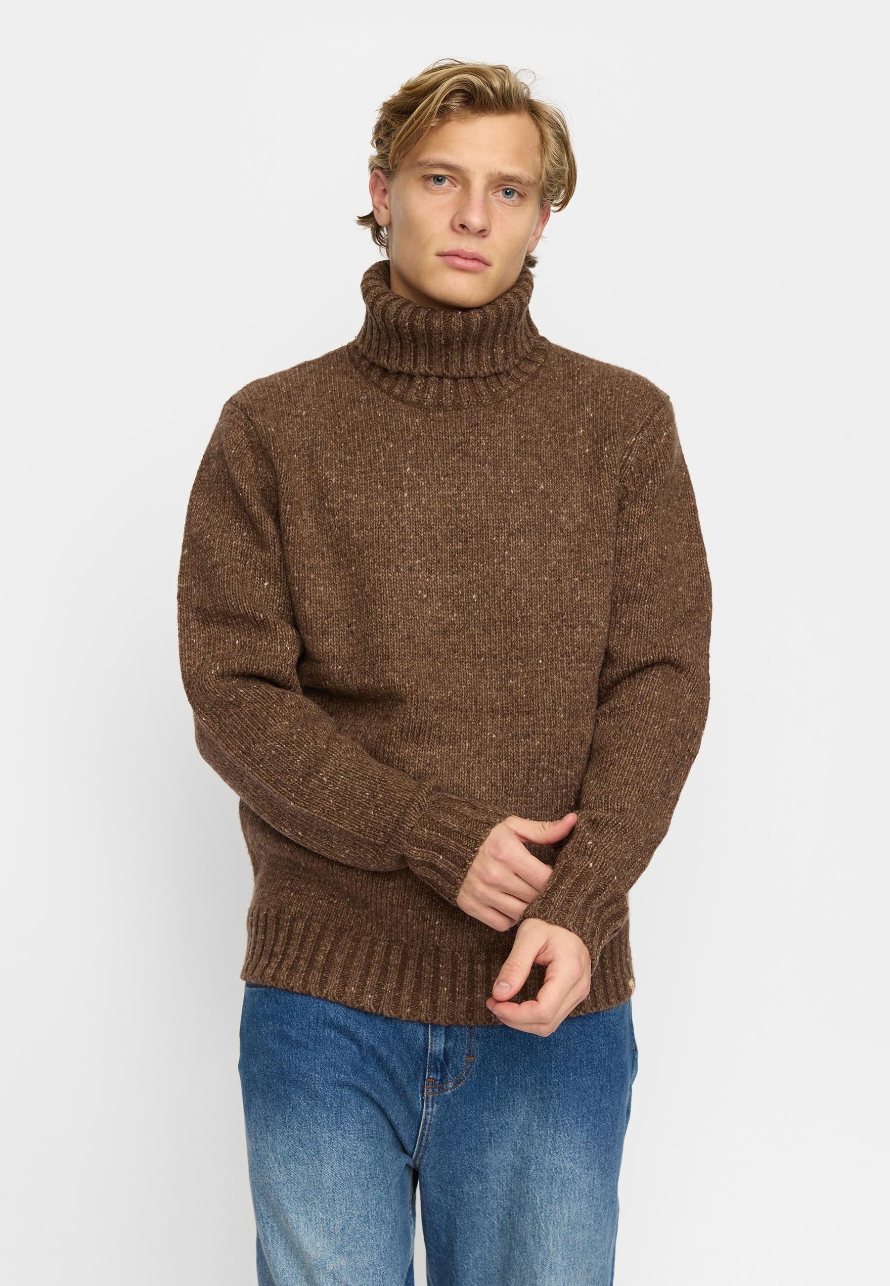 Revolution High-neck Sweather Knitwear Brown