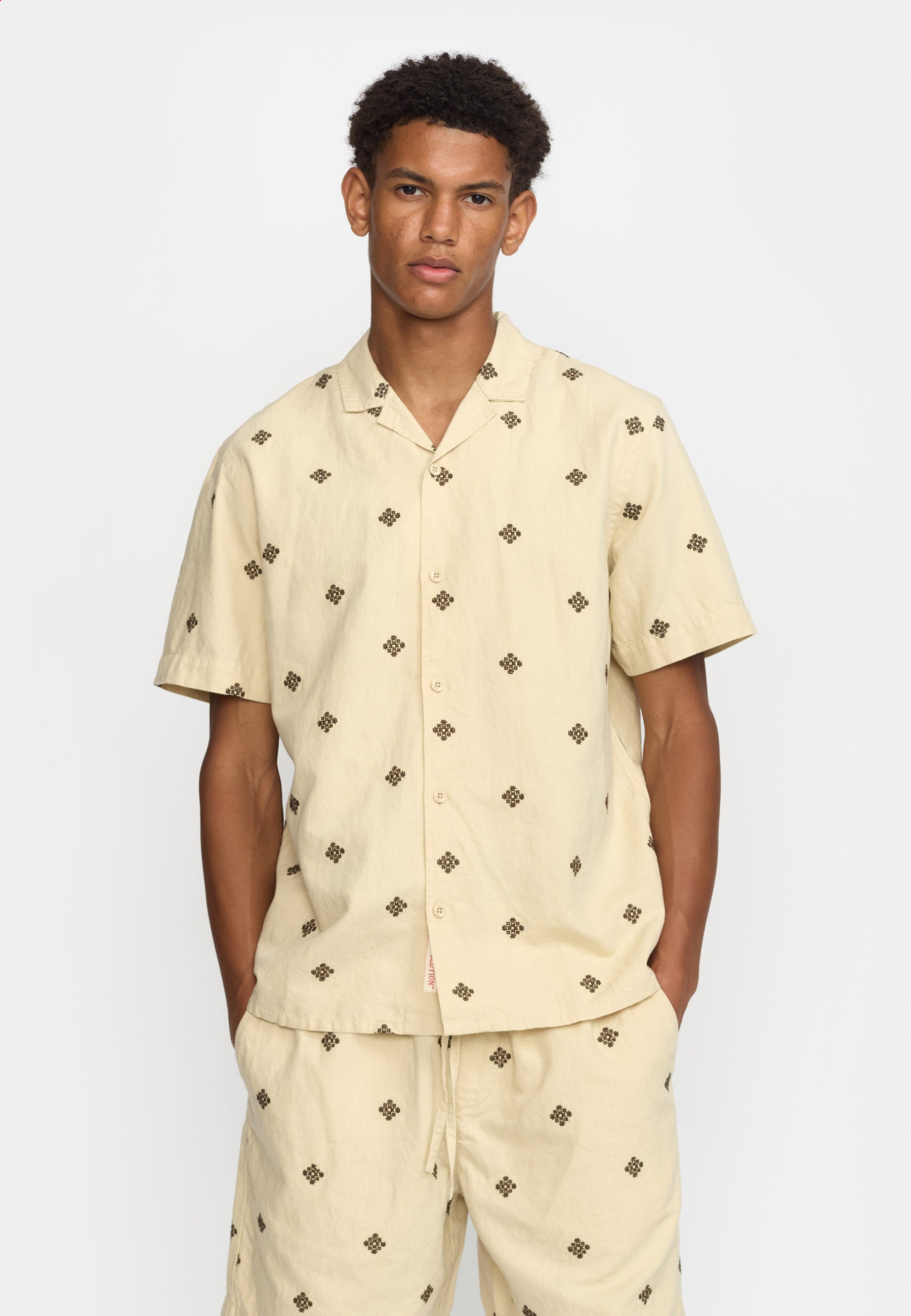 Short-sleeved Cuban Shirt / 3183 - Offwhite – Revolution.eu Short-sleeved Cuban Shirt / 3183 - Offwhite – Revolution.eu